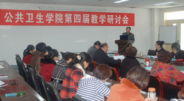 何仲义副校长致辞